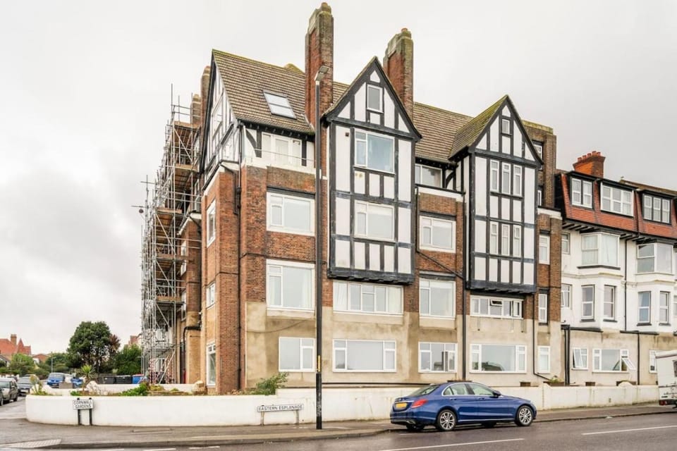 Walpole Bay Sea Views Apartment in Margate