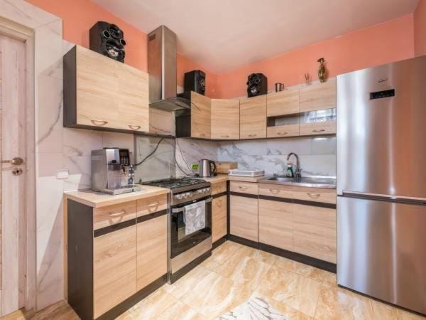 Kitchen or kitchenette, Communal kitchen