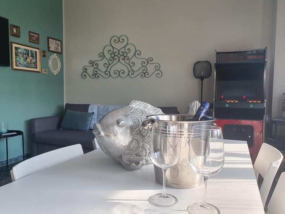 Seating area, Dining area