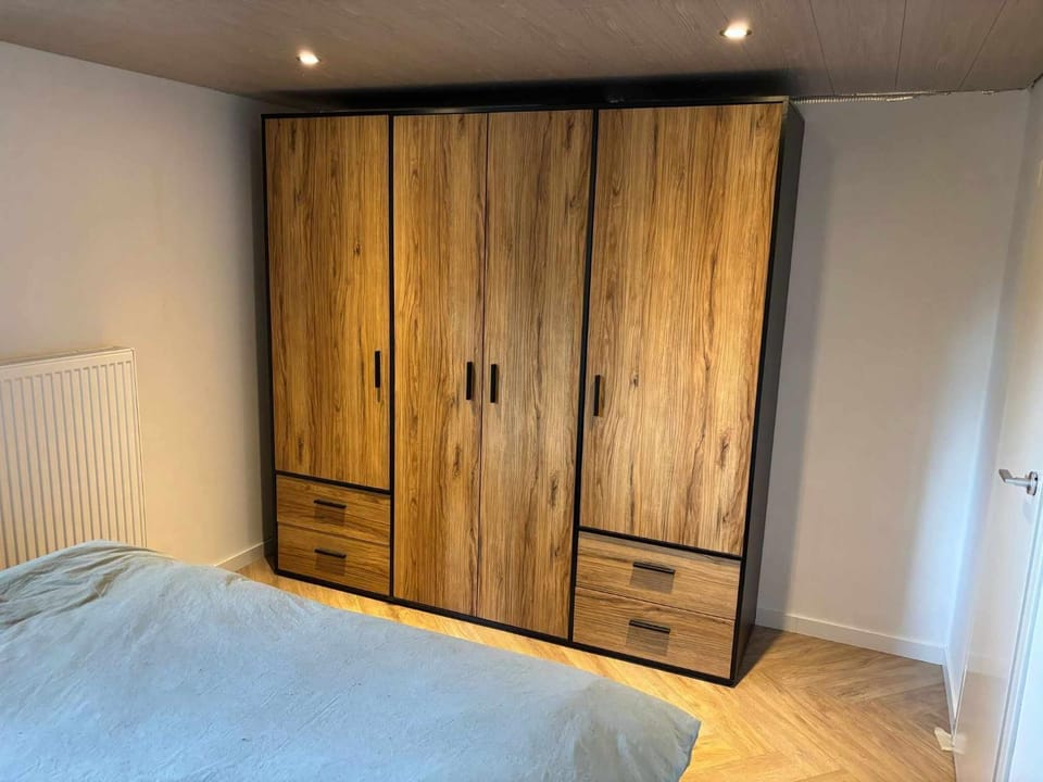 Bedroom, wardrobe