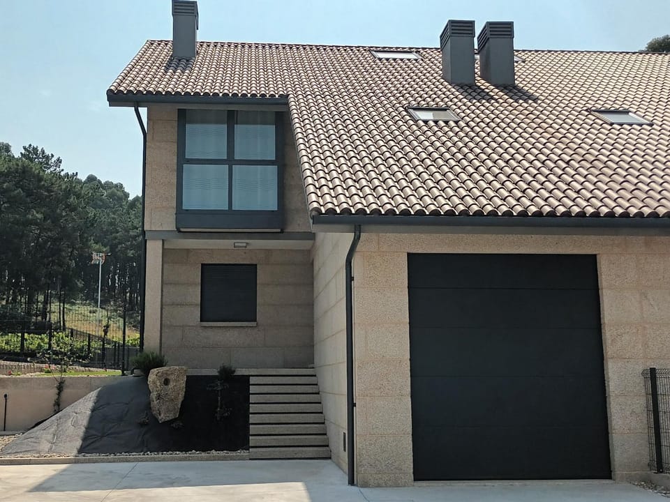 Casa da Rabeira con terraza barbacoa y aparcamiento House in O Salnés