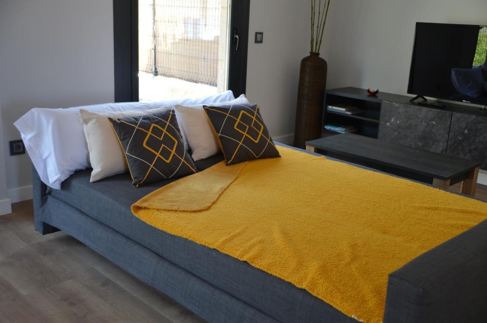 Bed, Living room