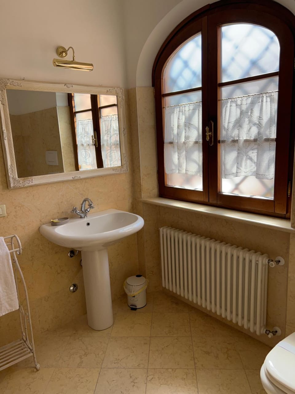 Bathroom, internet, towels