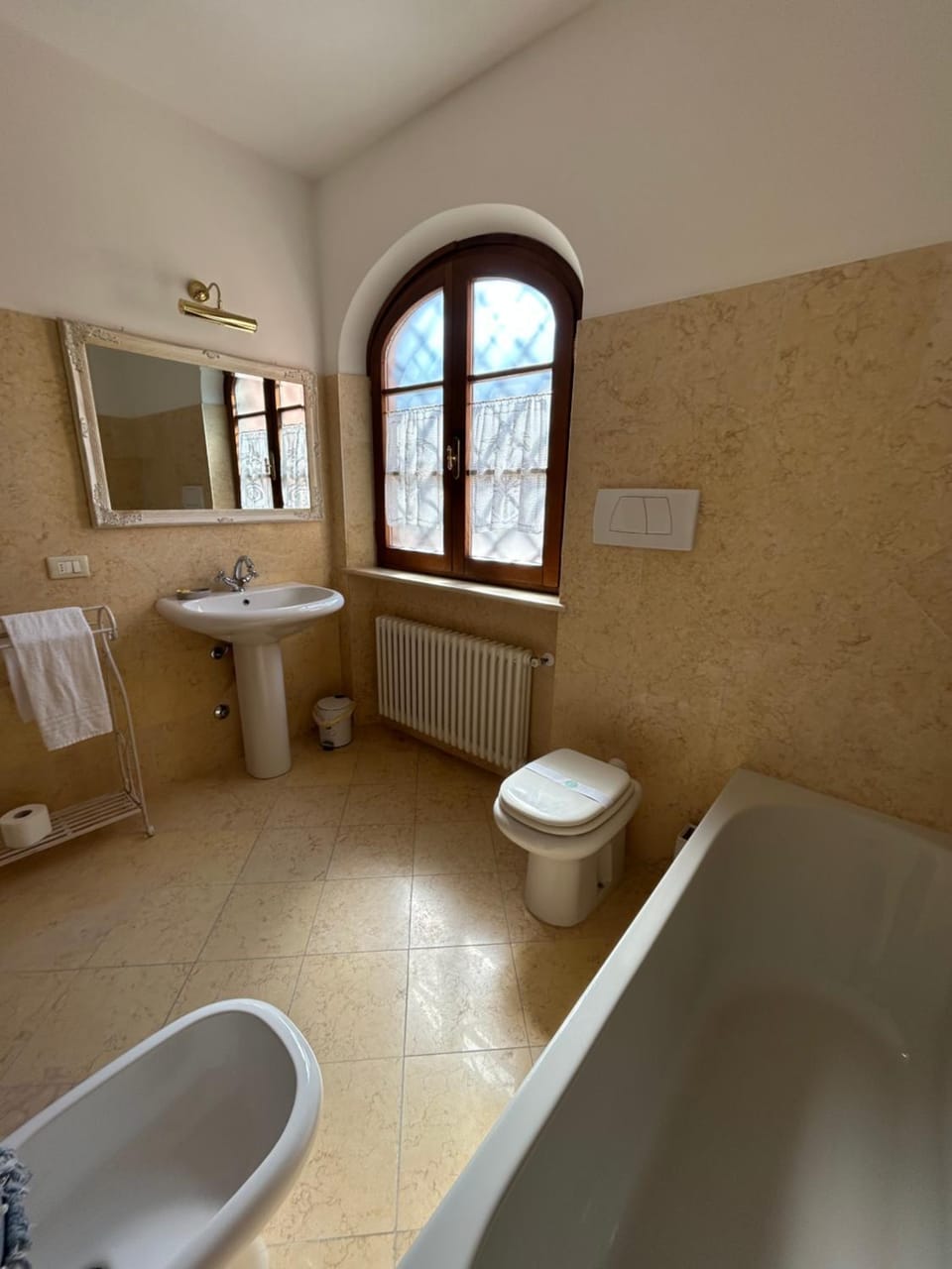 Bathroom, Bath, towels