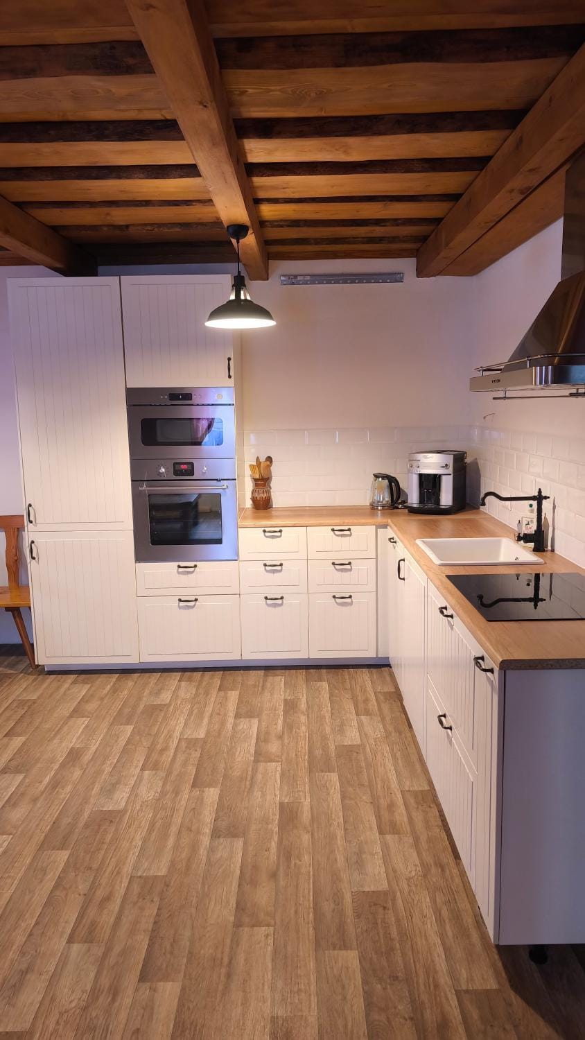 Coffee/tea facilities, Kitchen or kitchenette, dishwasher, stove