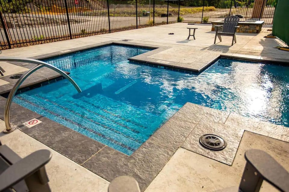 Hot Tub, Swimming pool