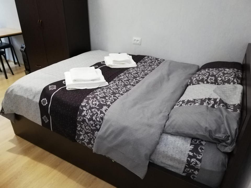 Bed, Living room, Bedroom, Guests, Family