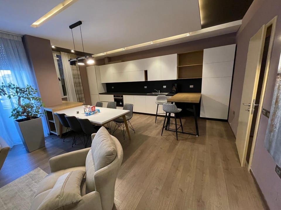Kitchen or kitchenette, Dining area, minibar, pet friendly