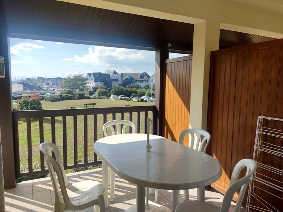 Charmant apt famille avec balcon au Port du Crouesty, parking inclus - FR-1-639-55 Apartment in Arzon