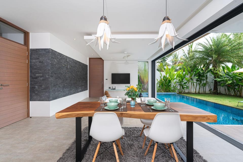 TV and multimedia, Dining area, Swimming pool
