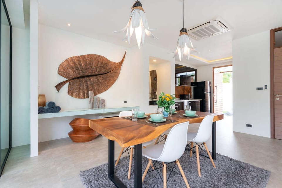 Kitchen or kitchenette, Seating area, Dining area, air conditioner