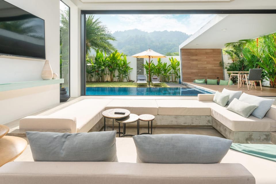 Natural landscape, Living room, Evening entertainment, Mountain view, Pool view, Swimming pool, sunbed