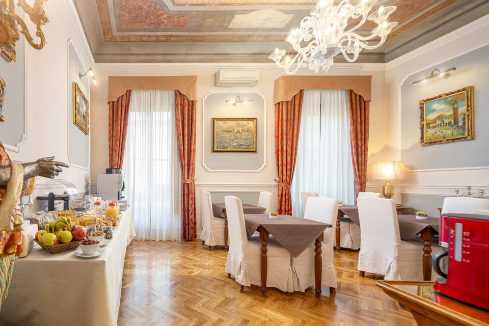 Food and drinks, Seating area, Dining area, Food