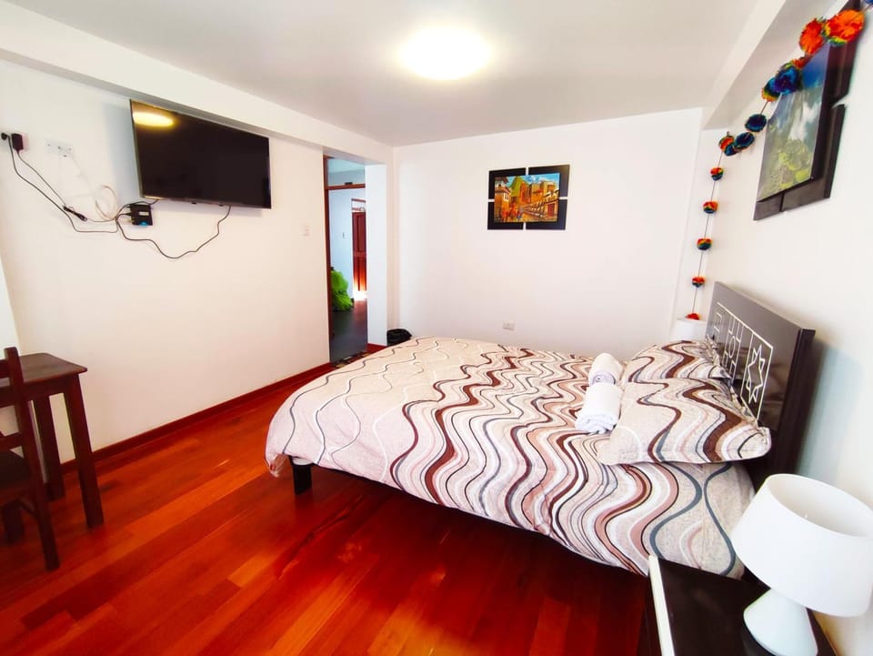 Bed, TV and multimedia, Photo of the whole room