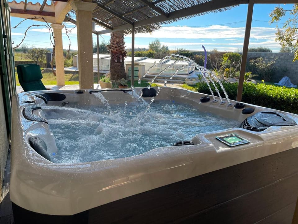 Hot Tub, Balcony/Terrace, Swimming pool