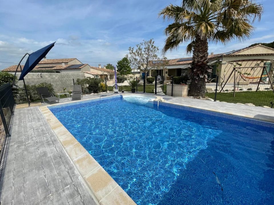 Swimming pool, sunbed