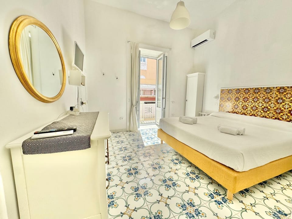 Photo of the whole room, Bedroom, air conditioner