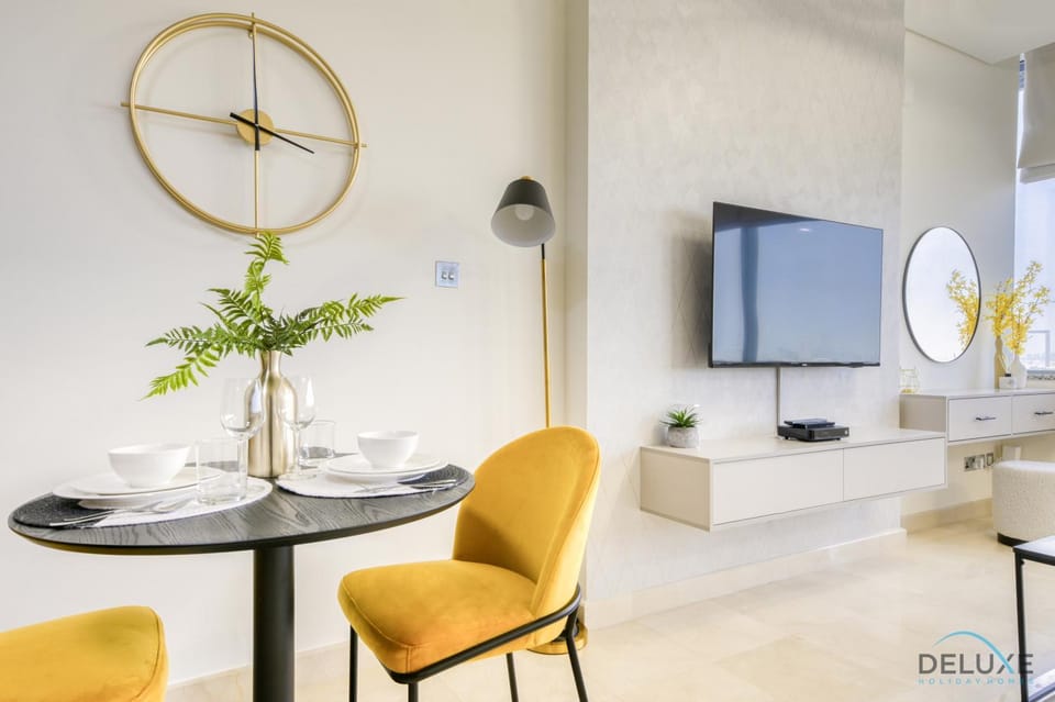 TV and multimedia, Seating area, Dining area