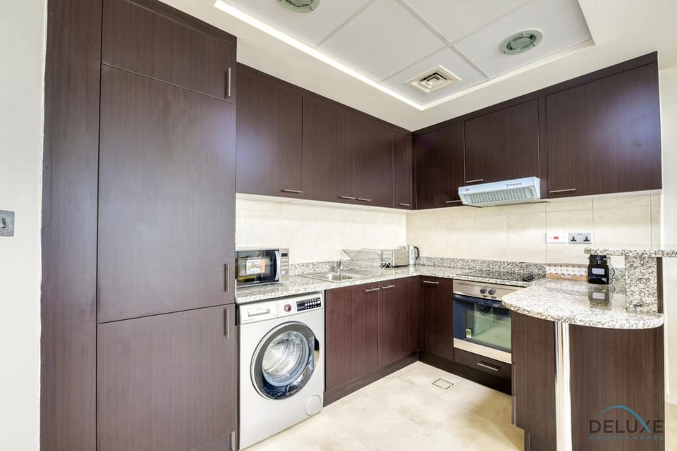 Kitchen or kitchenette, minibar, toaster, washing machine