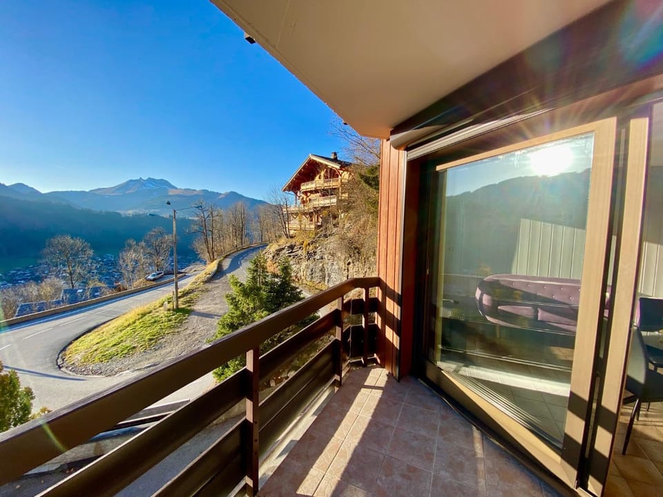 Balcony/Terrace, Mountain view