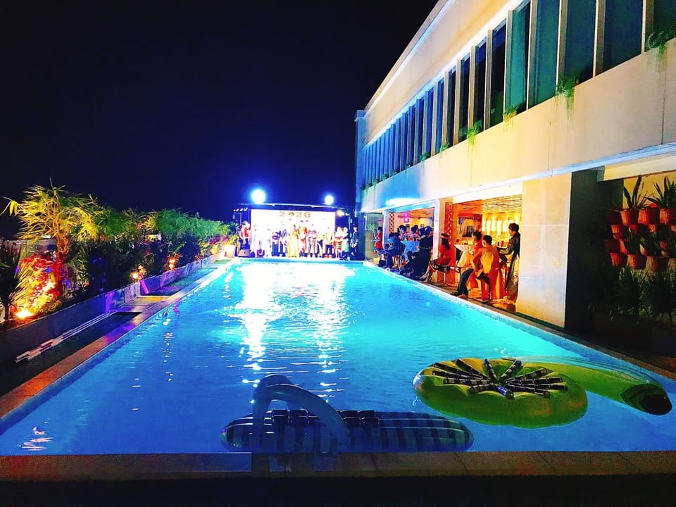 Swimming pool