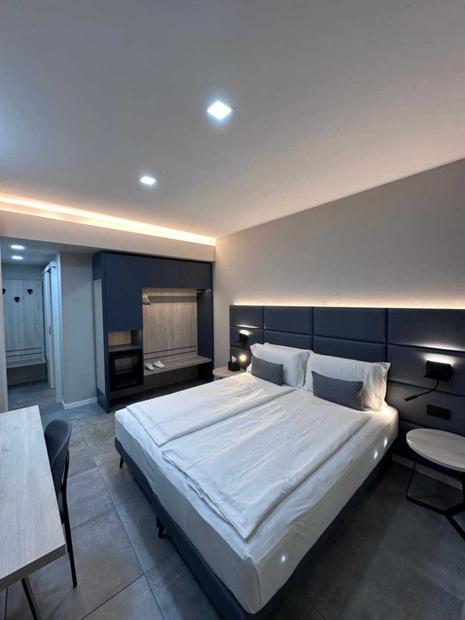 Bed, Photo of the whole room, Seating area, Bedroom, wardrobe