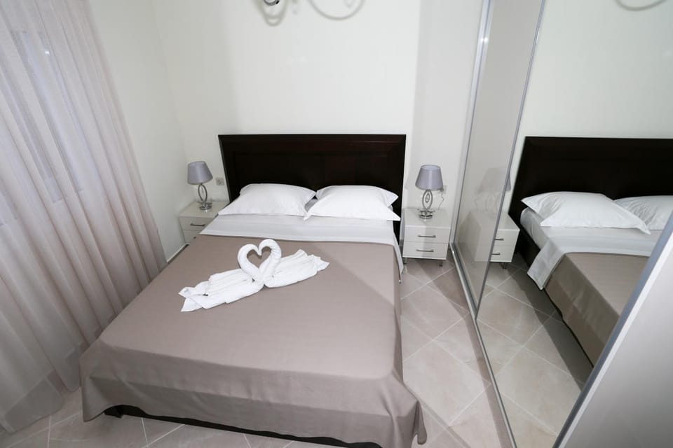 Bed, Bedroom, towels, wardrobe