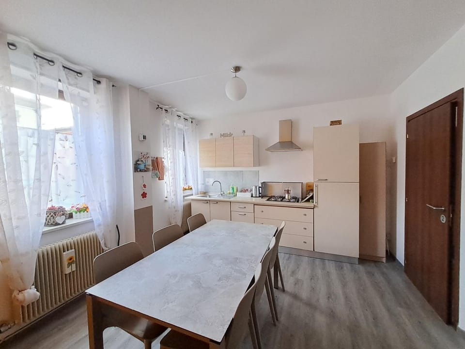 Day, Kitchen or kitchenette, Living room, Seating area, kitchen