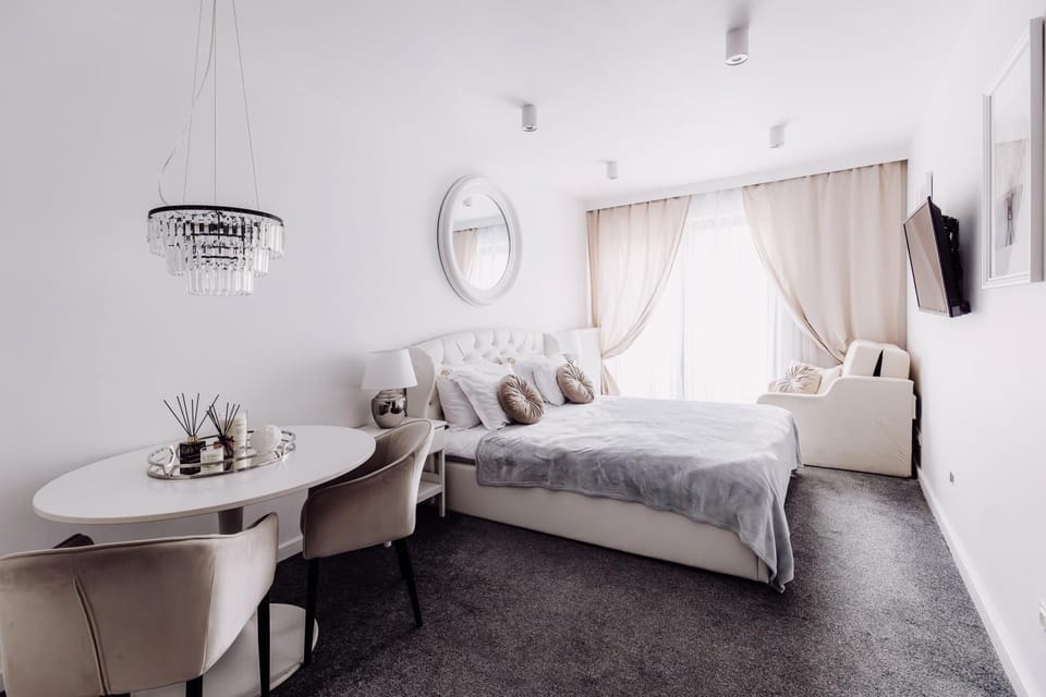 Photo of the whole room, Seating area, Bedroom