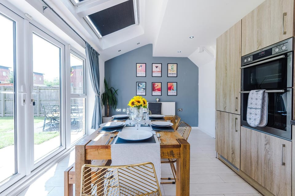 Dining area, kitchen