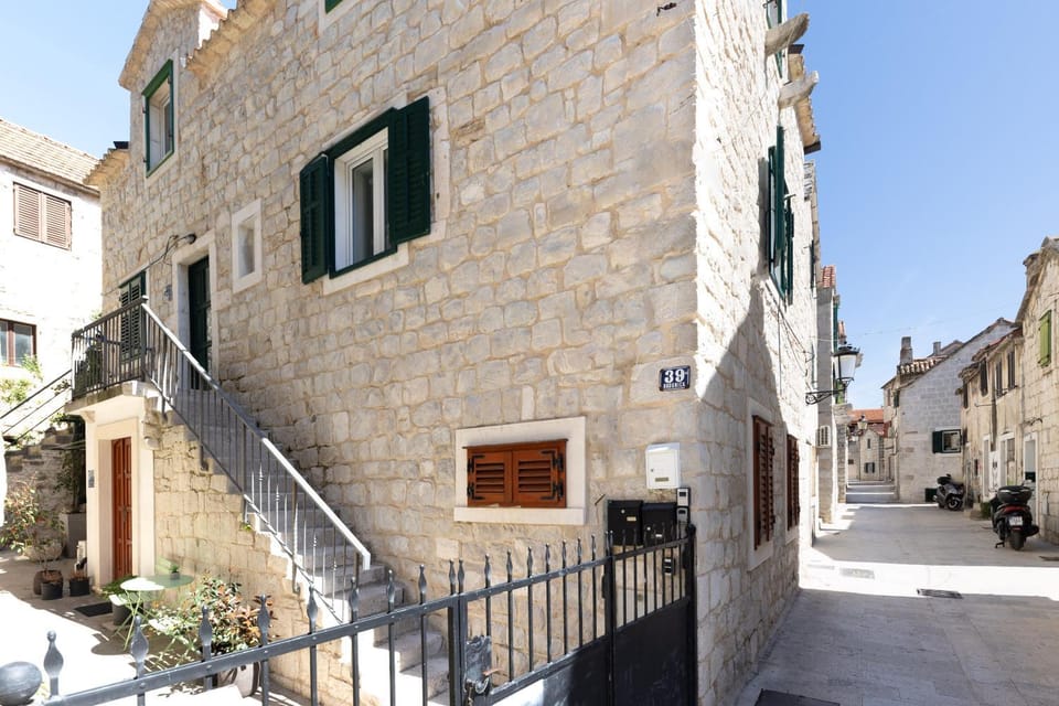 Property building, Facade/entrance