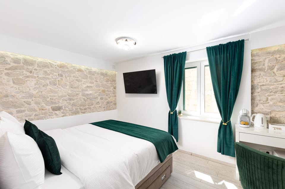 Bed, TV and multimedia