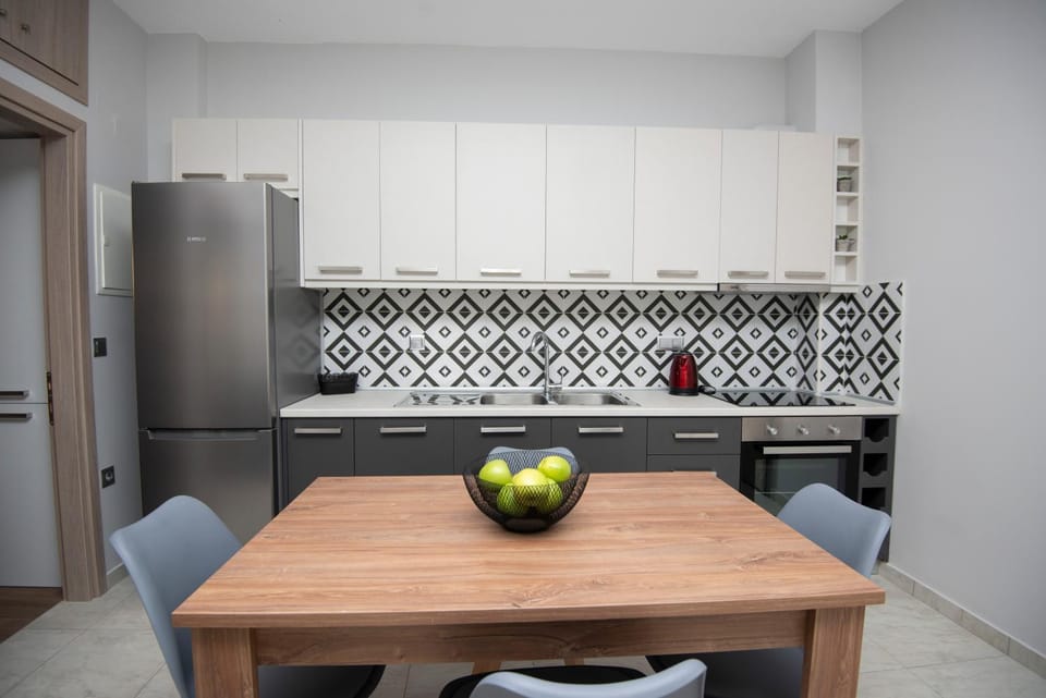 Kitchen or kitchenette, Photo of the whole room, Dining area