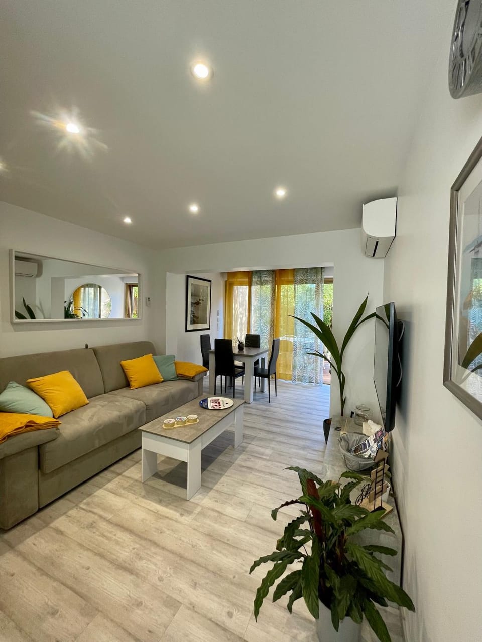 Communal lounge/ TV room, Living room