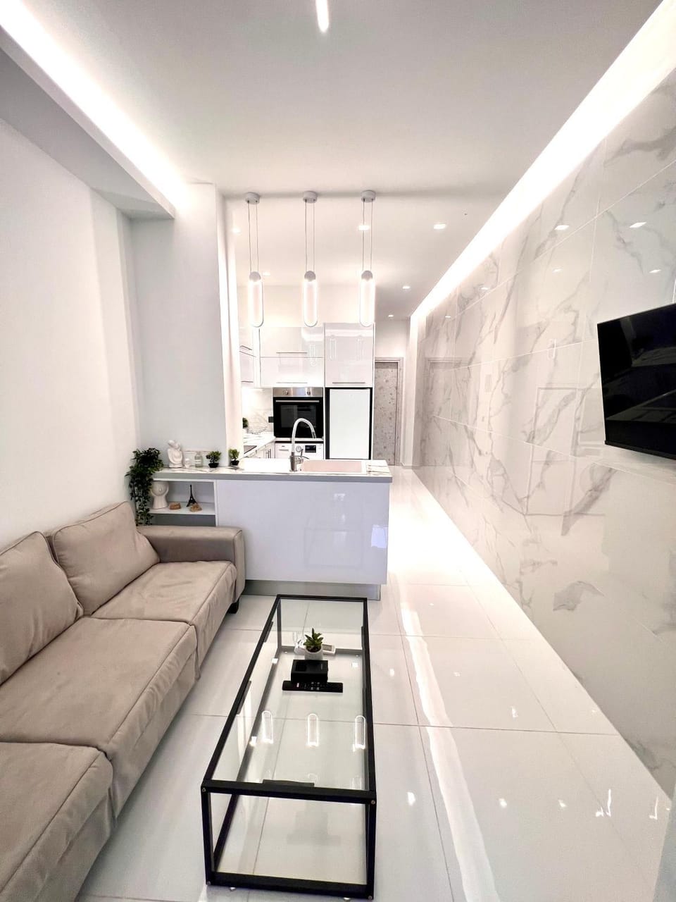TV and multimedia, Kitchen or kitchenette, Living room, Seating area
