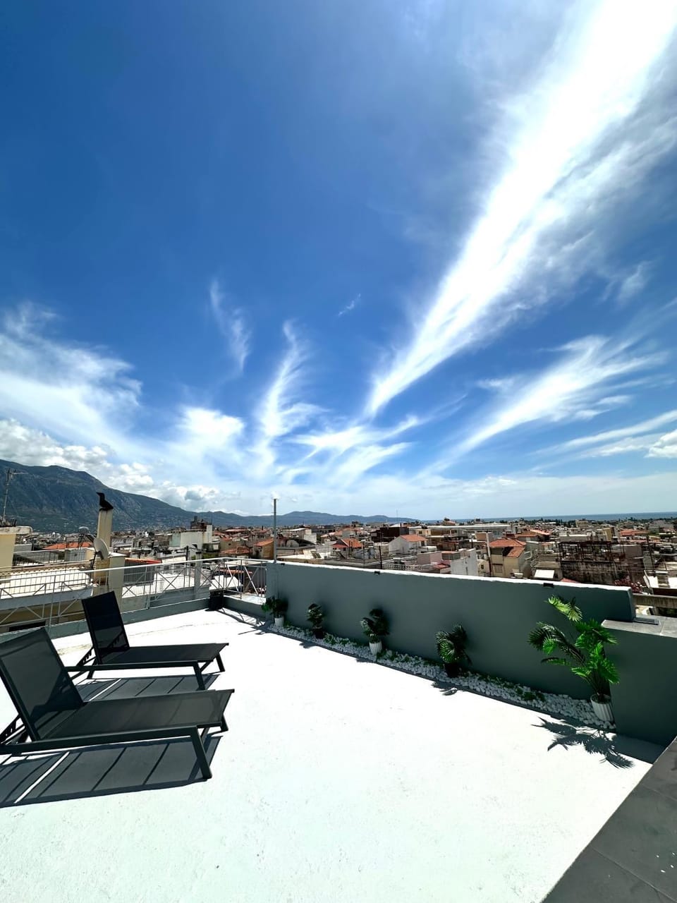 View (from property/room), Balcony/Terrace, City view, Mountain view