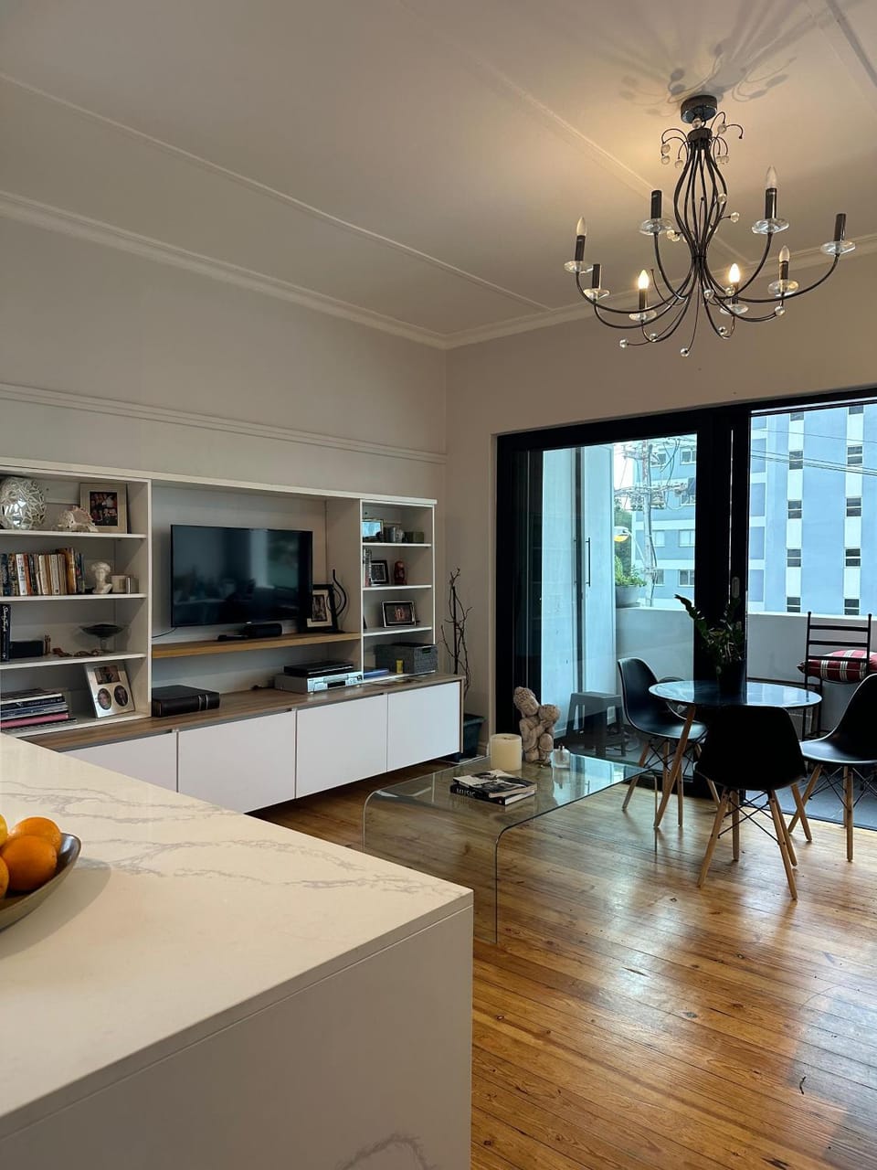 Communal lounge/ TV room, TV and multimedia, Kitchen or kitchenette, Living room, Seating area, Dining area, Evening entertainment