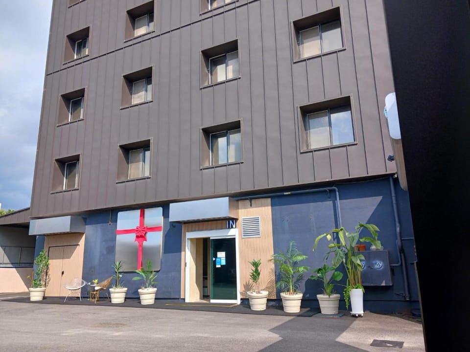 Property building, Day