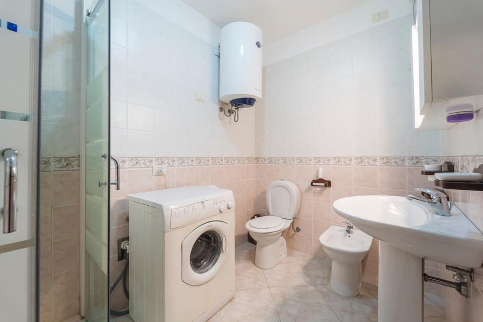 Shower, Toilet, Bathroom, bidet, towels, washing machine