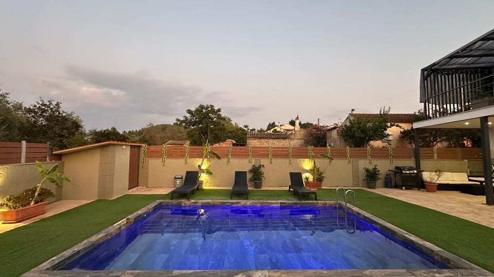 Patio, Day, Natural landscape, Garden, Garden view, Pool view, Swimming pool, sunbed
