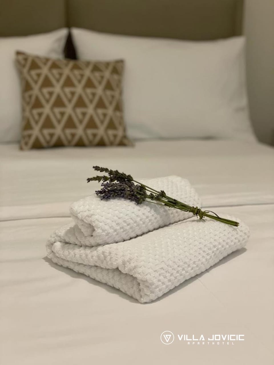 Bed, Photo of the whole room, Bedroom, Swimming pool, towels