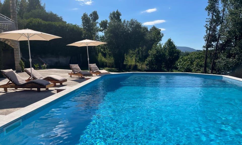 Mountain view, Swimming pool