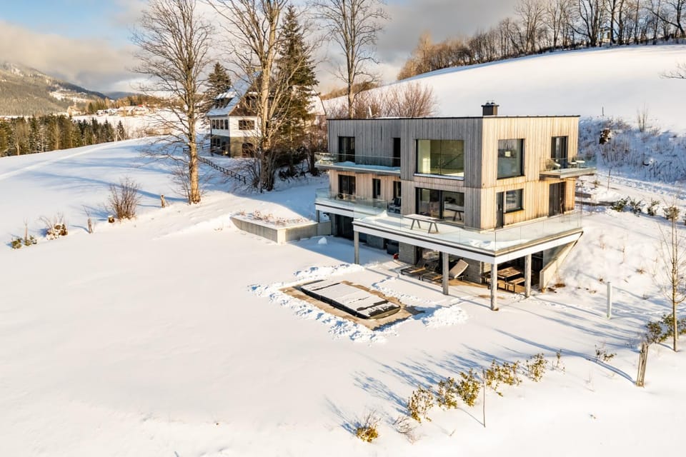 Property building, Winter, Garden, Hot Tub, Balcony/Terrace, Balcony/Terrace