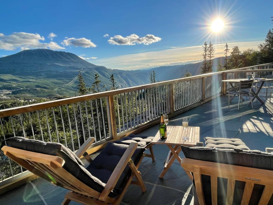 Balcony/Terrace, Mountain view