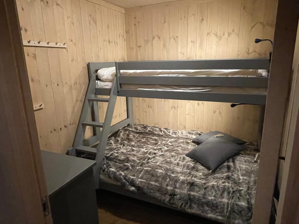 bunk bed