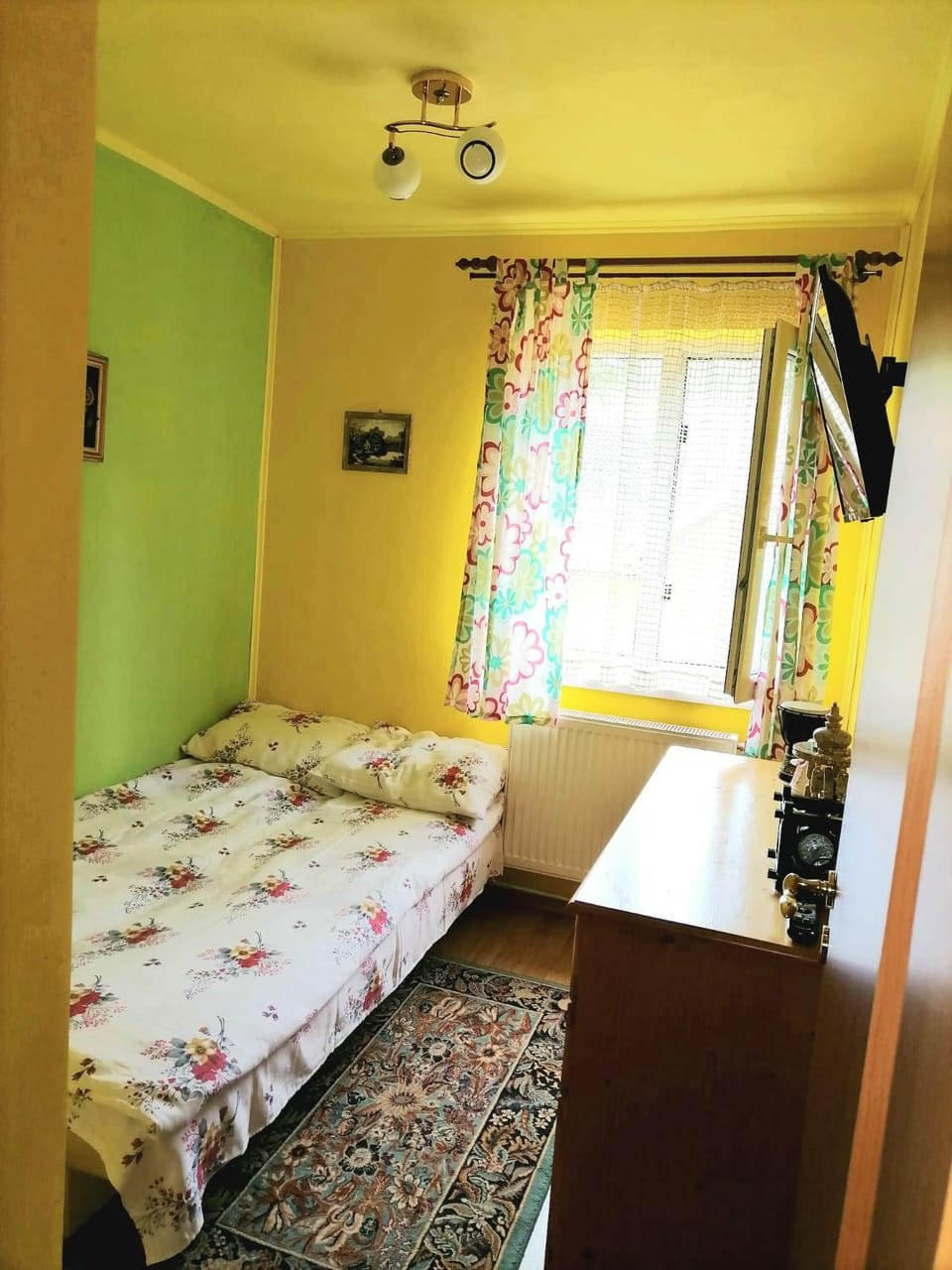 Bed, Living room, Bedroom