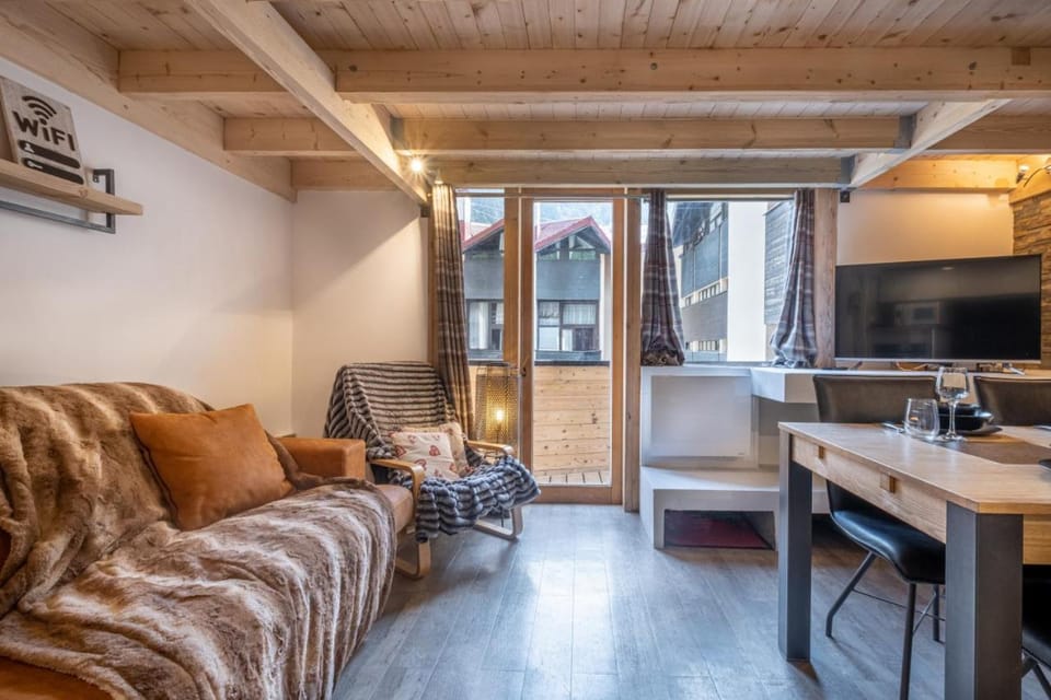 Grand Roc A - 3 bedrooms Apartment Next to skilift - By Cozee Rentals Apartment in Chamonix