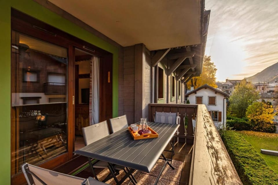 Grepon -City Center - Free Swimming pool, Sauna, Gym - Free Parking - By Cozee Rentals Apartment in Chamonix