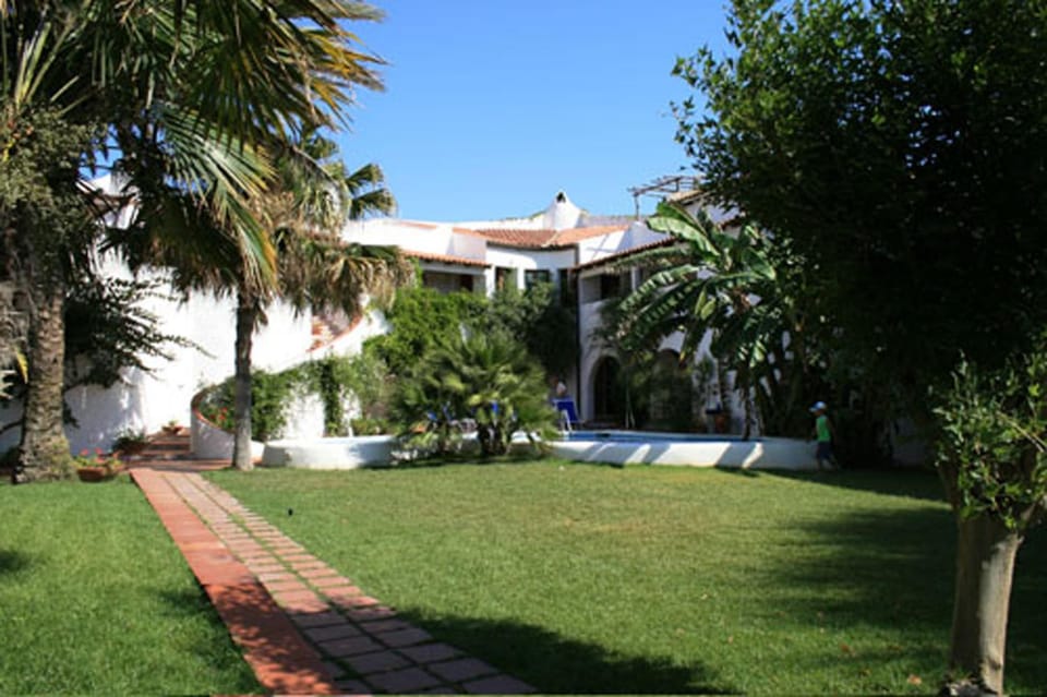 Facade/entrance, Garden