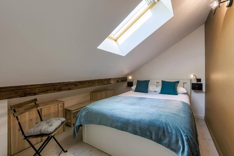 Bed, Photo of the whole room, Bedroom